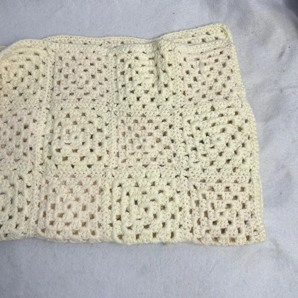 Vintage Cottagecore Handmade Crochet Granny Square Table Topper 27x27‎ Cream